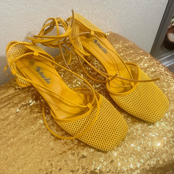 Mesh Leg Tie Up Sandals 4 in heel sized 9 - Picture 4 of 6